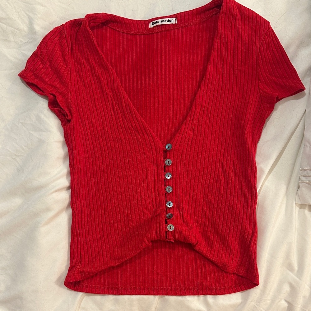 Reformation V-Neck Ribbed Red Button Crop Top - Picture 1 of 3
